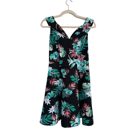 NWT Guess Scuba Sweetheart Neckline Botanical Print Dress Size Medium - Picture 1 of 6